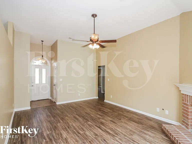 10257 Green Moss Dr N — Photo 3