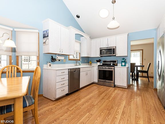 3rd image of 8433 Sandalwood Ct