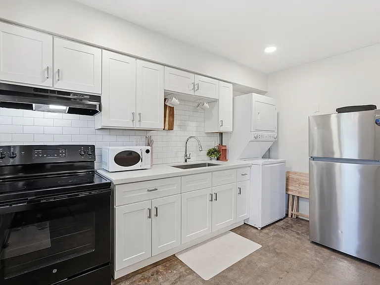 1421 E Roosevelt St #4 — Photo 9