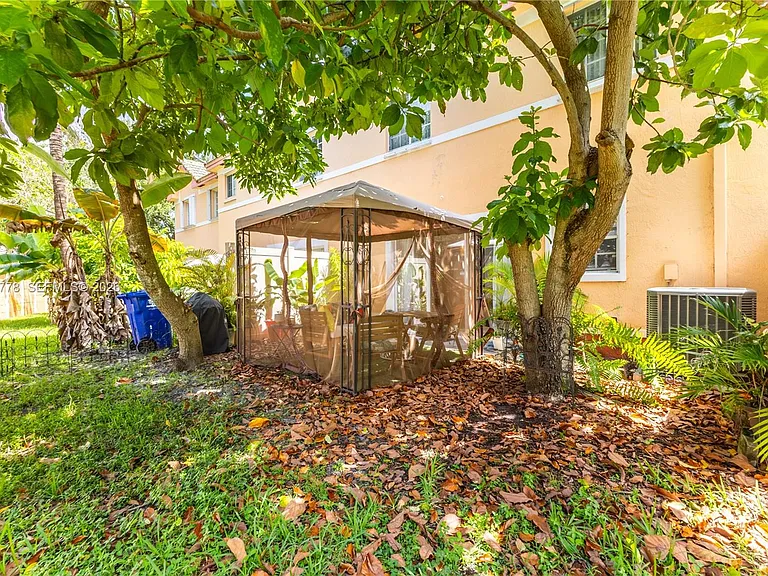 2420 SW 87th Way — Photo 32