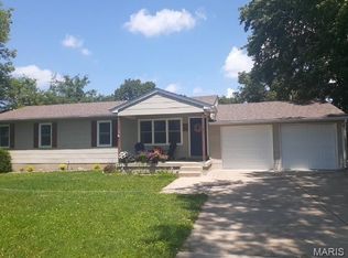 2 Towers Ln, Saint Charles, MO