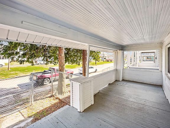 5th image of 253 Burgess Ave