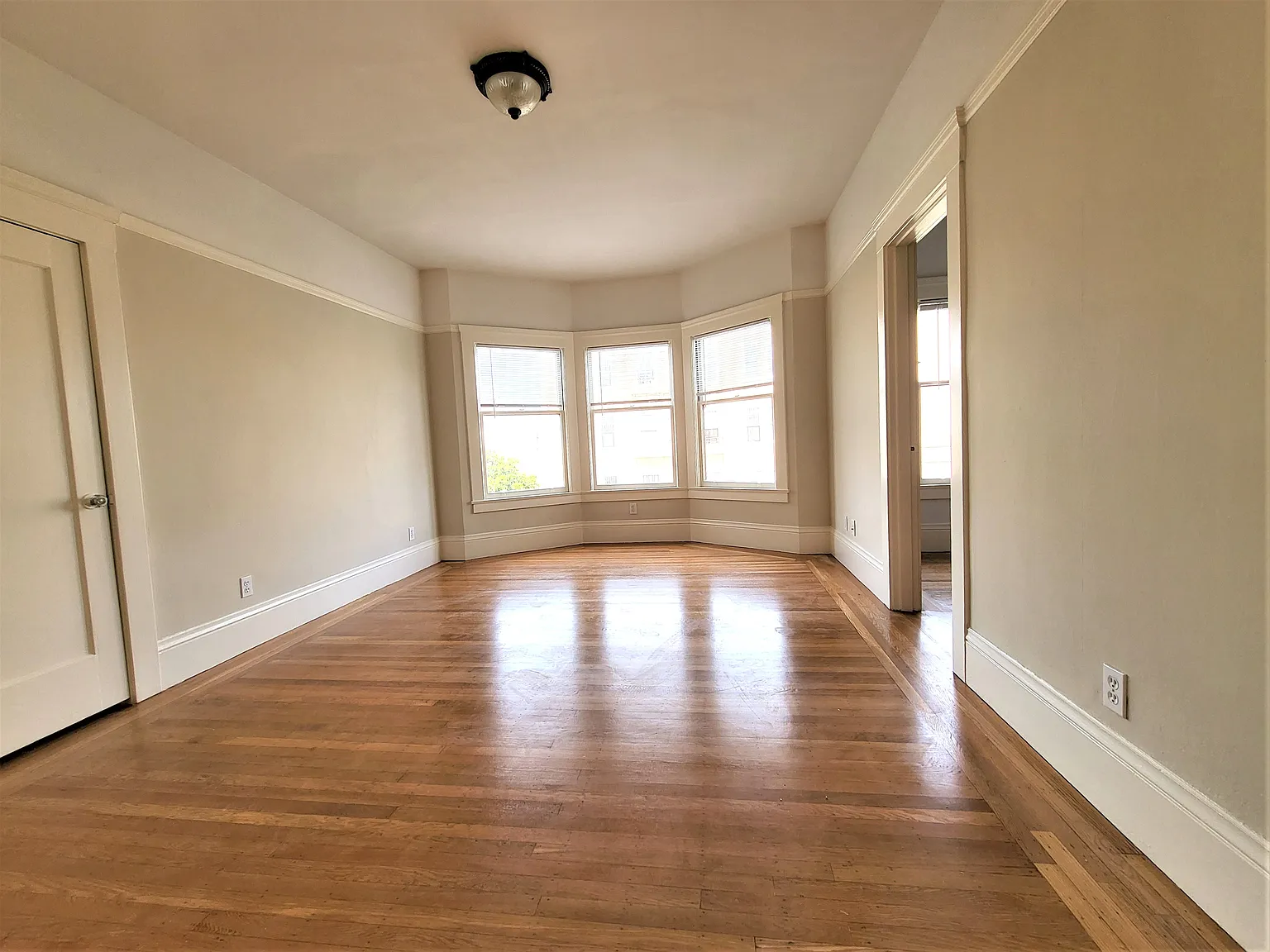 Studio, 437 sqft, $4,200 — Photo 2