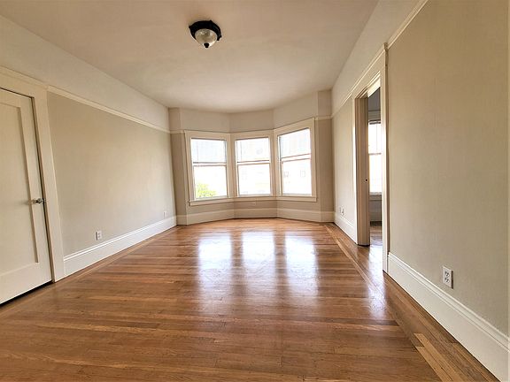 5th image of 2301 Bay St APT 204