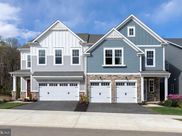 17771 Woods Overlook Dr, Dumfries, VA 22026