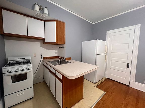 4th image of 1830 N Oakland Ave APT 12