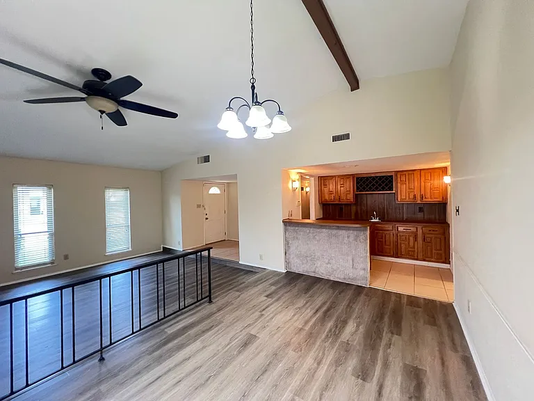 2107 Victoria Rd — Photo 5