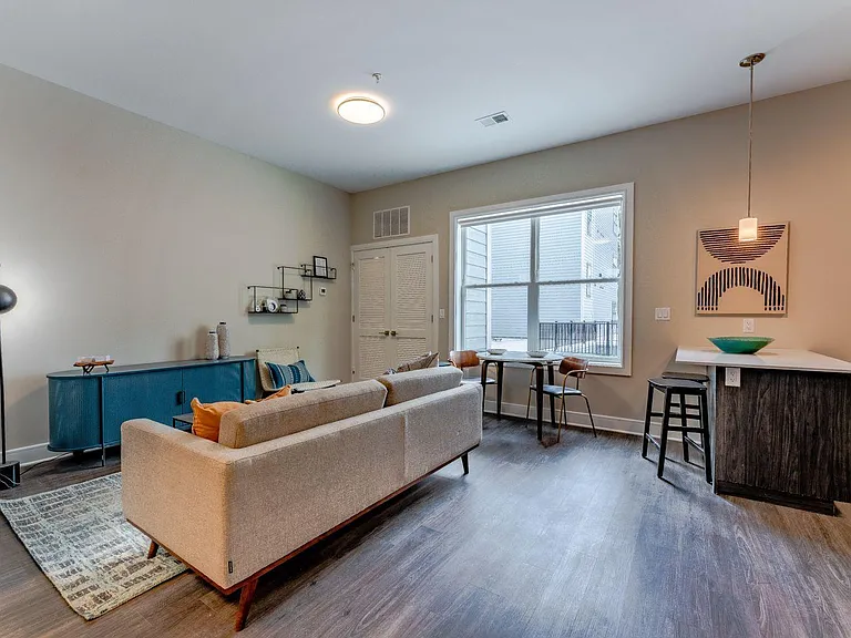 310 Madison Ave — Photo 2