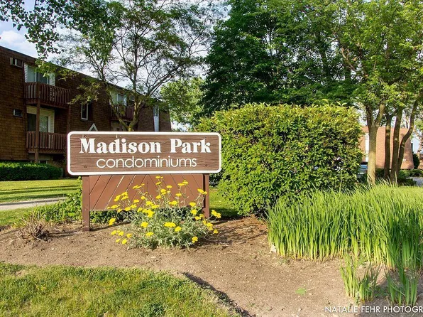 216 Madison St, Joliet, IL 60435