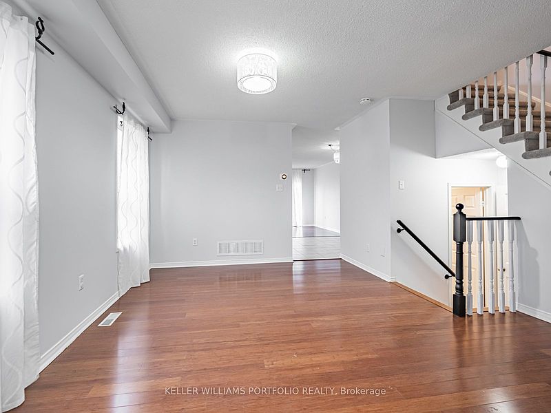 Mississauga House for rent - 3 Bedrooms — photo 2