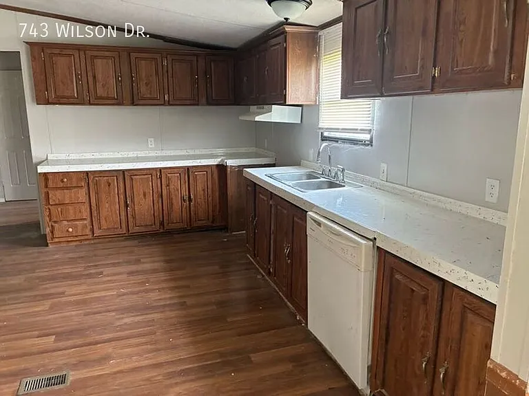 743 E Wilson Dr — Photo 22