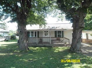 206 9th St, Grottoes, VA 24441