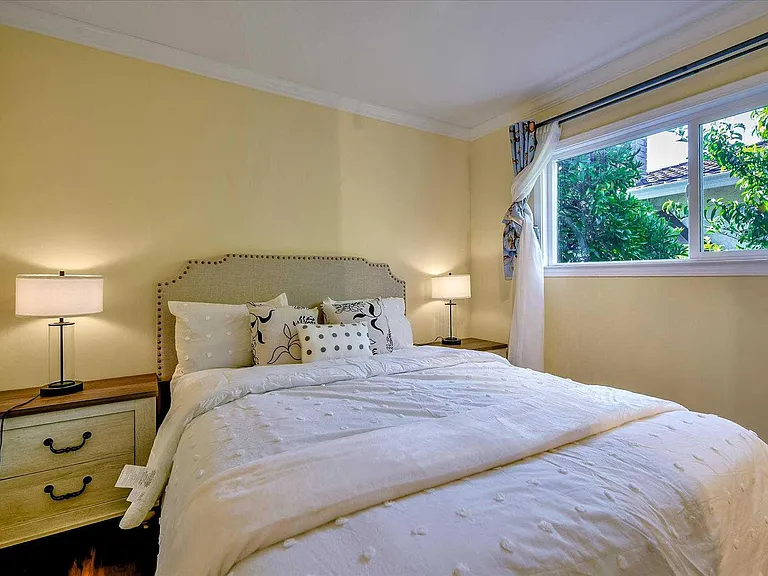 300 Salsbury Dr — Photo 9