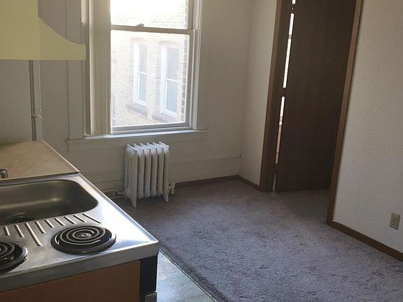 Living/Kitchen Area