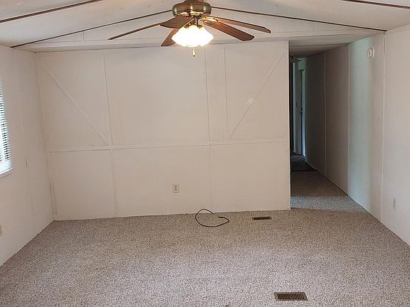 2nd image of 643 Oak Grove Rd