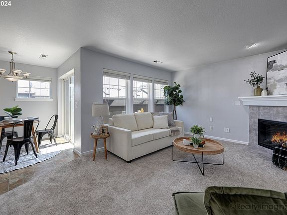 4th image of 734 NE 72nd Ave