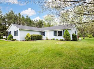 2154 Kingston Dr, Pinckney, MI 48169