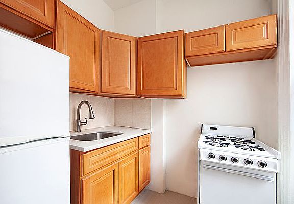 3rd image of 858 8th Ave APT 2R