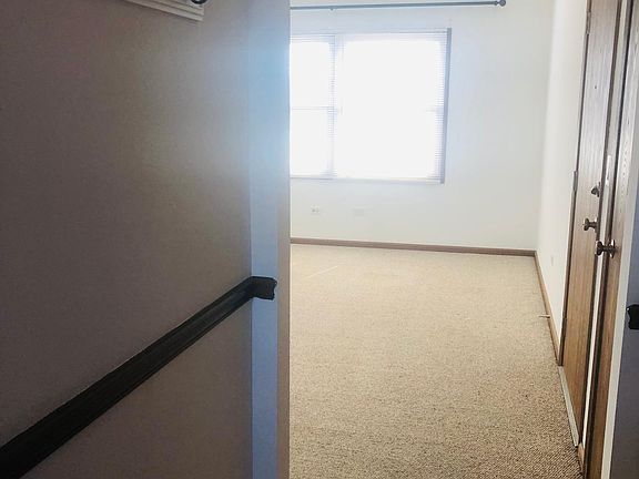 4th image of 1060 W Kane St #6