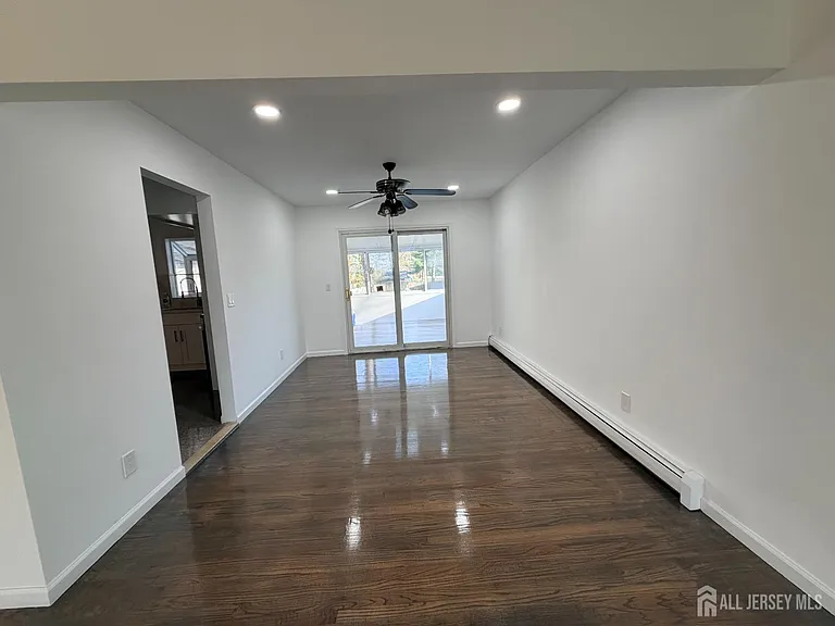 2460 Woodbridge Ave — Photo 16