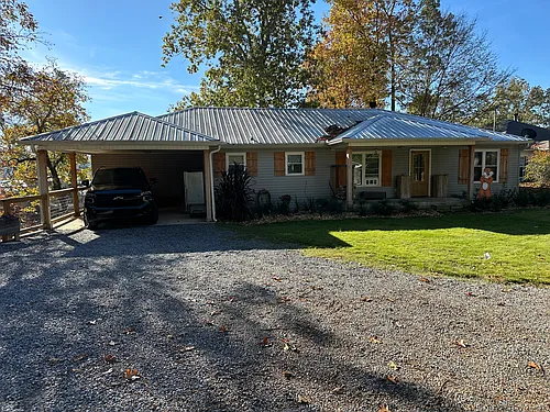 379 Holiday Dr Photo 1