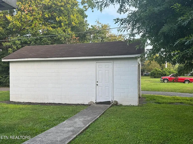 715 Gloucester Ave — Photo 19