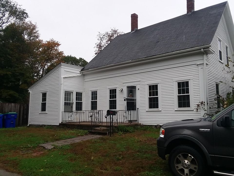 Cape duplex set off the road