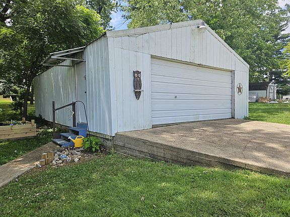 3rd image of 1005 E 5th Street