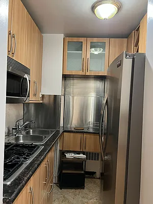 Rented by New York Cosmopolitan Realty | media 7