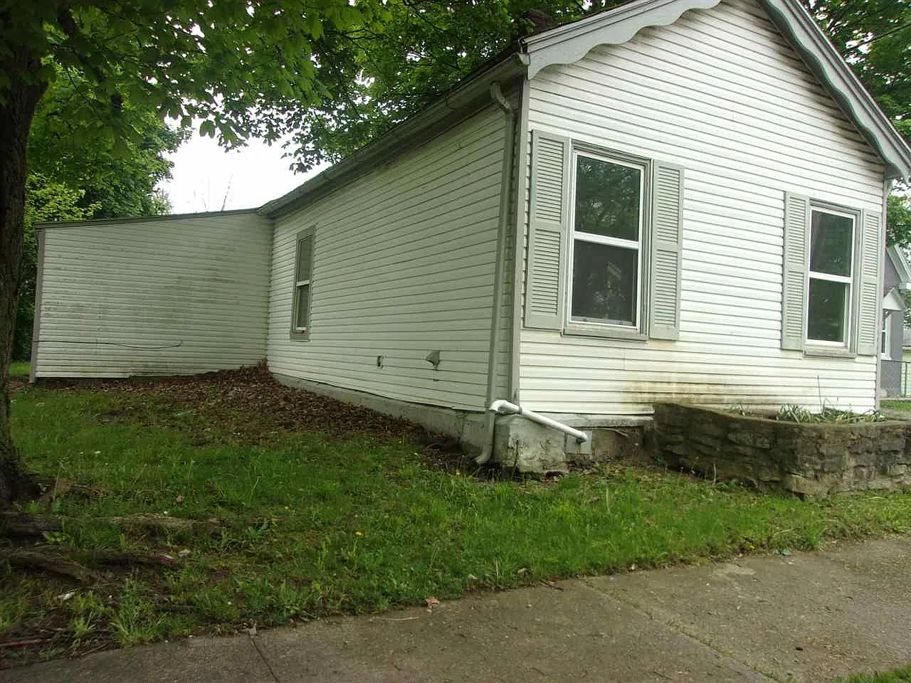 1327 S J St photo 1