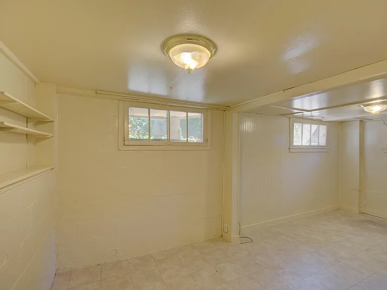 2257 S Franklin St — Photo 15