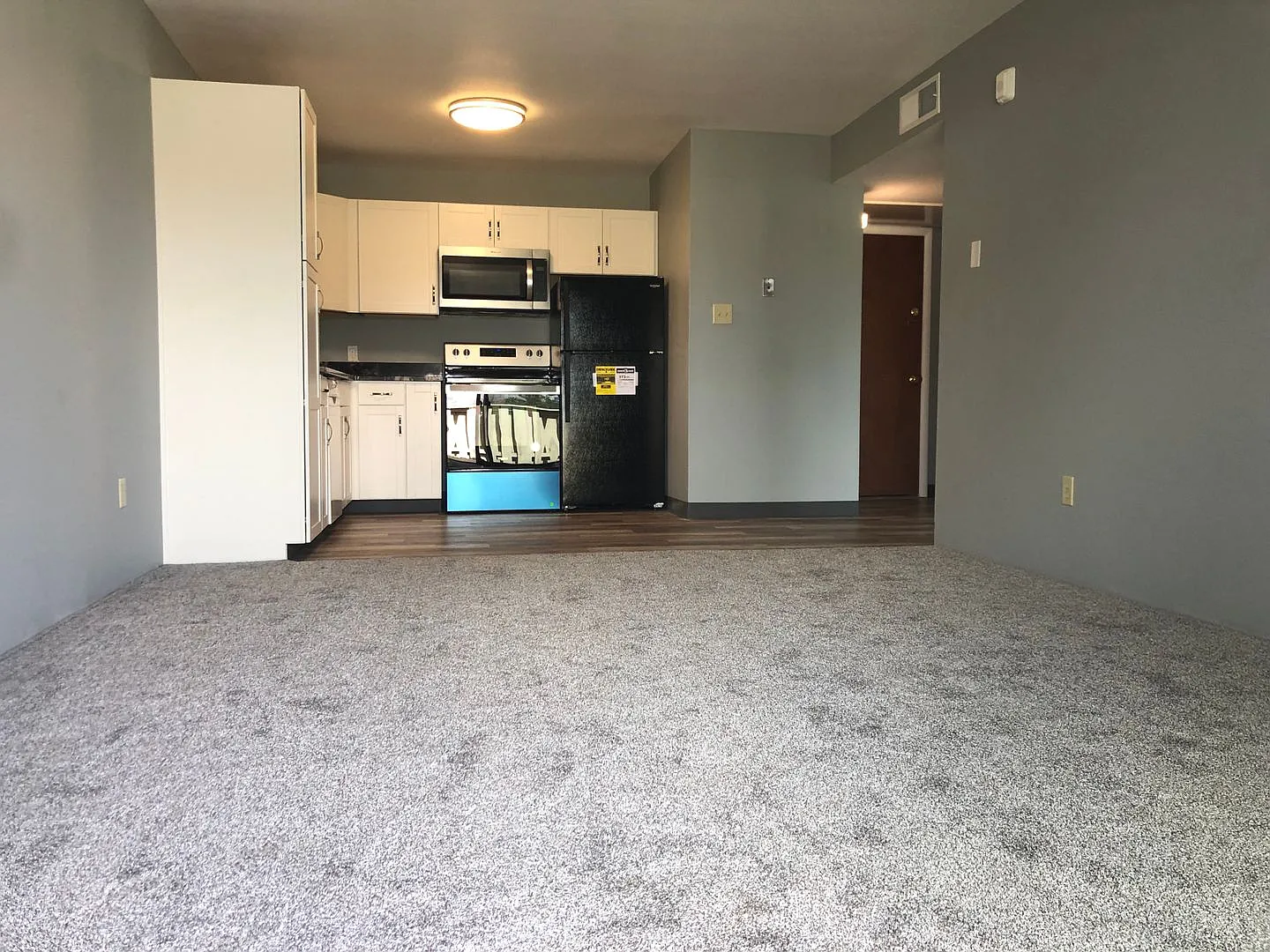 Charming 1 Bedroom with Patio and Reserved Parking in Gunbarrel — Photo 4