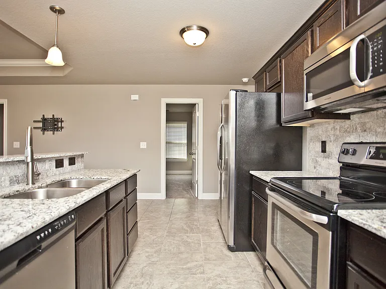 902 SW Crownview St — Photo 10