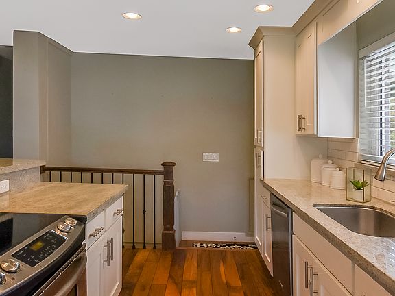 5th image of 1190 E Iris Ln