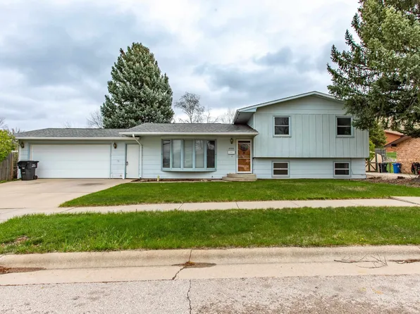 2702 Raymond Dr, Rapid City, SD 57702