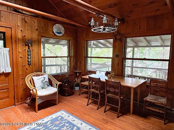 4th image of 322 Crescent Lake Rd