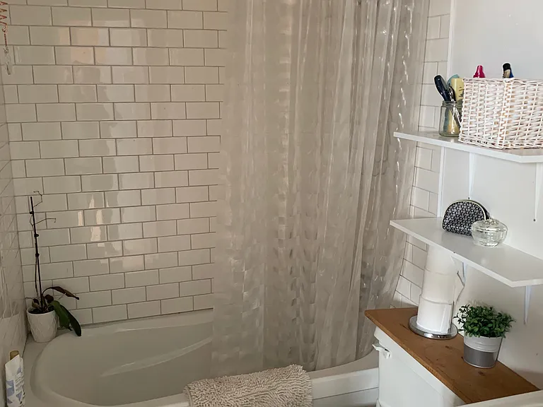 225 Gladstone Ave — Photo 157