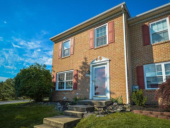 2nd image of 1105 Pin Oak Dr