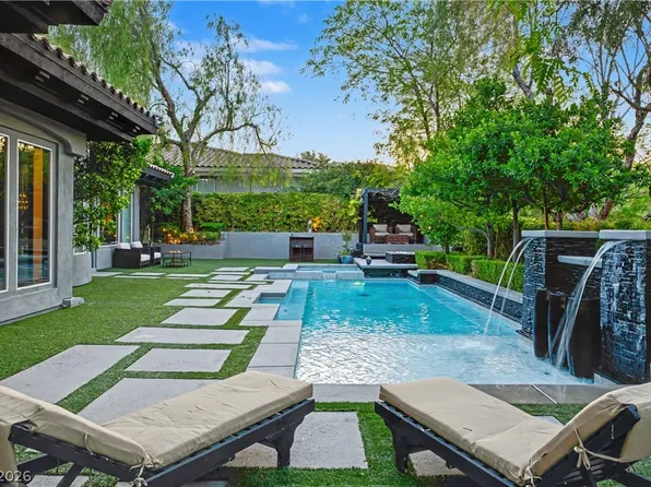 24 Panorama Crest Ave, Las Vegas, NV 89135