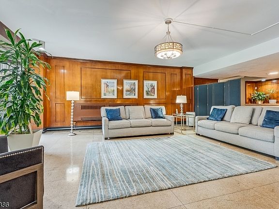 4th image of 530 Valley Rd #6P
