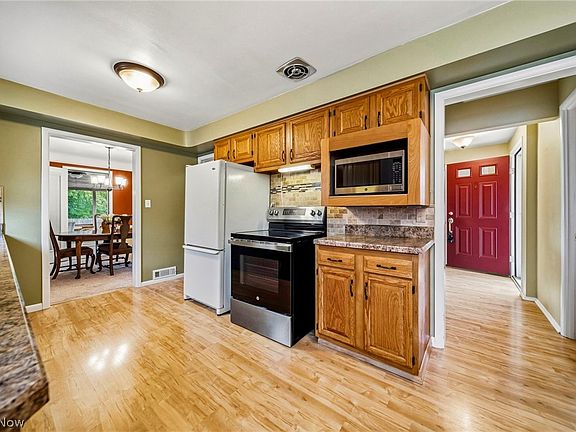 4th image of 5117 Thornbury Blvd