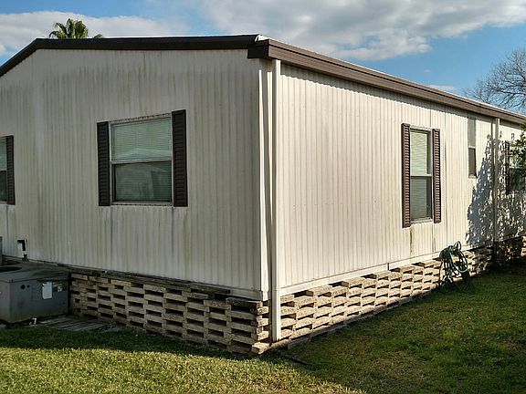 2nd image of 226 Cayuta Ave.