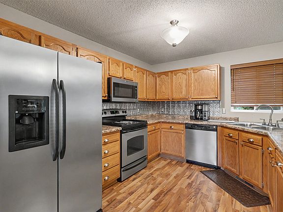 5th image of 200 SE Westgate Dr