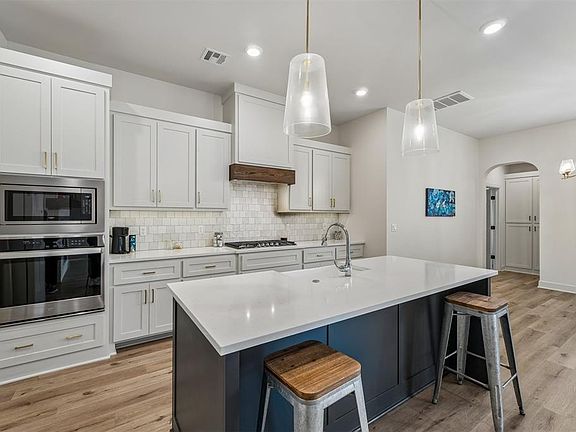 3rd image of 9305 Taggert Ln