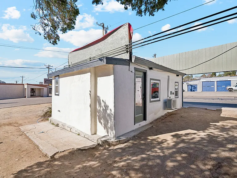 890 E Ash St #4 — Photo 11