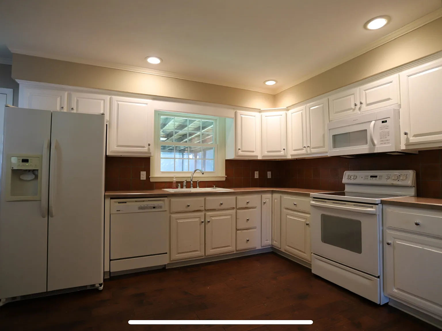 3 bed, 1717 sqft, $2,200 — Photo 2