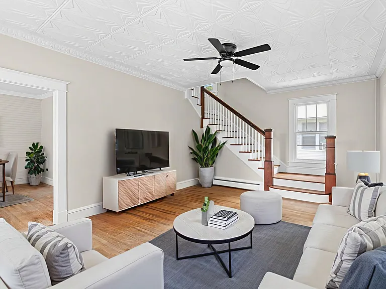 149 Beach Rd — Photo 2