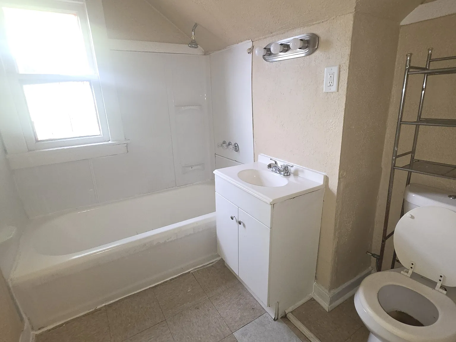 1 bed, $895 — Photo 3