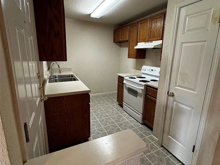 8613 Talyne Chaise Cir #B — Photo 4