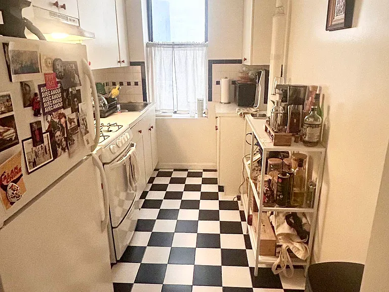 714 Amsterdam Ave #1 — Photo 9